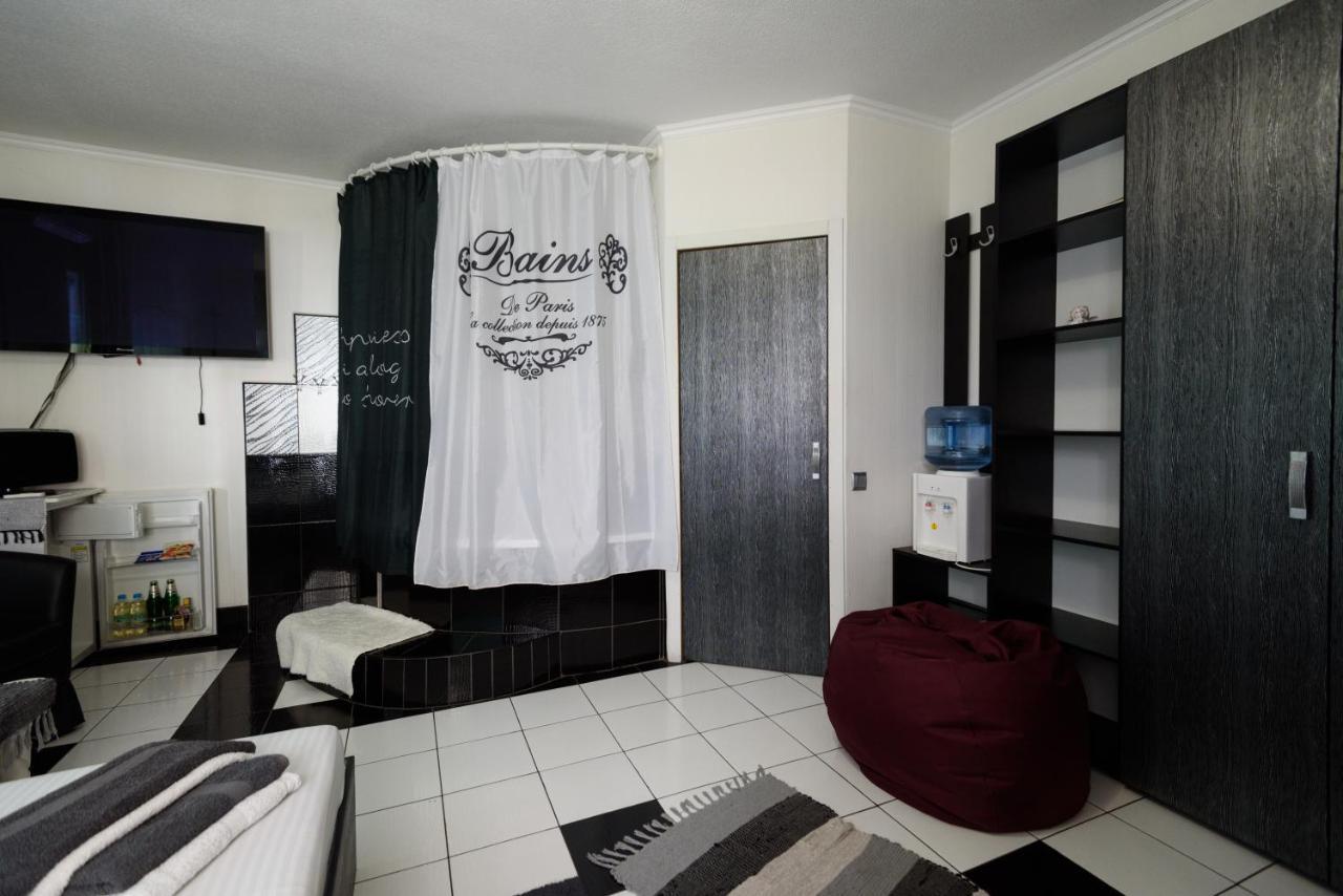 Maiami Hotel Nyikopol Kültér fotó
