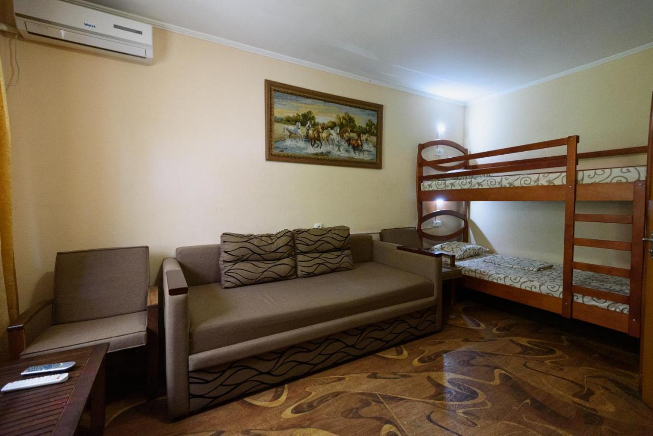 Maiami Hotel Nyikopol Kültér fotó